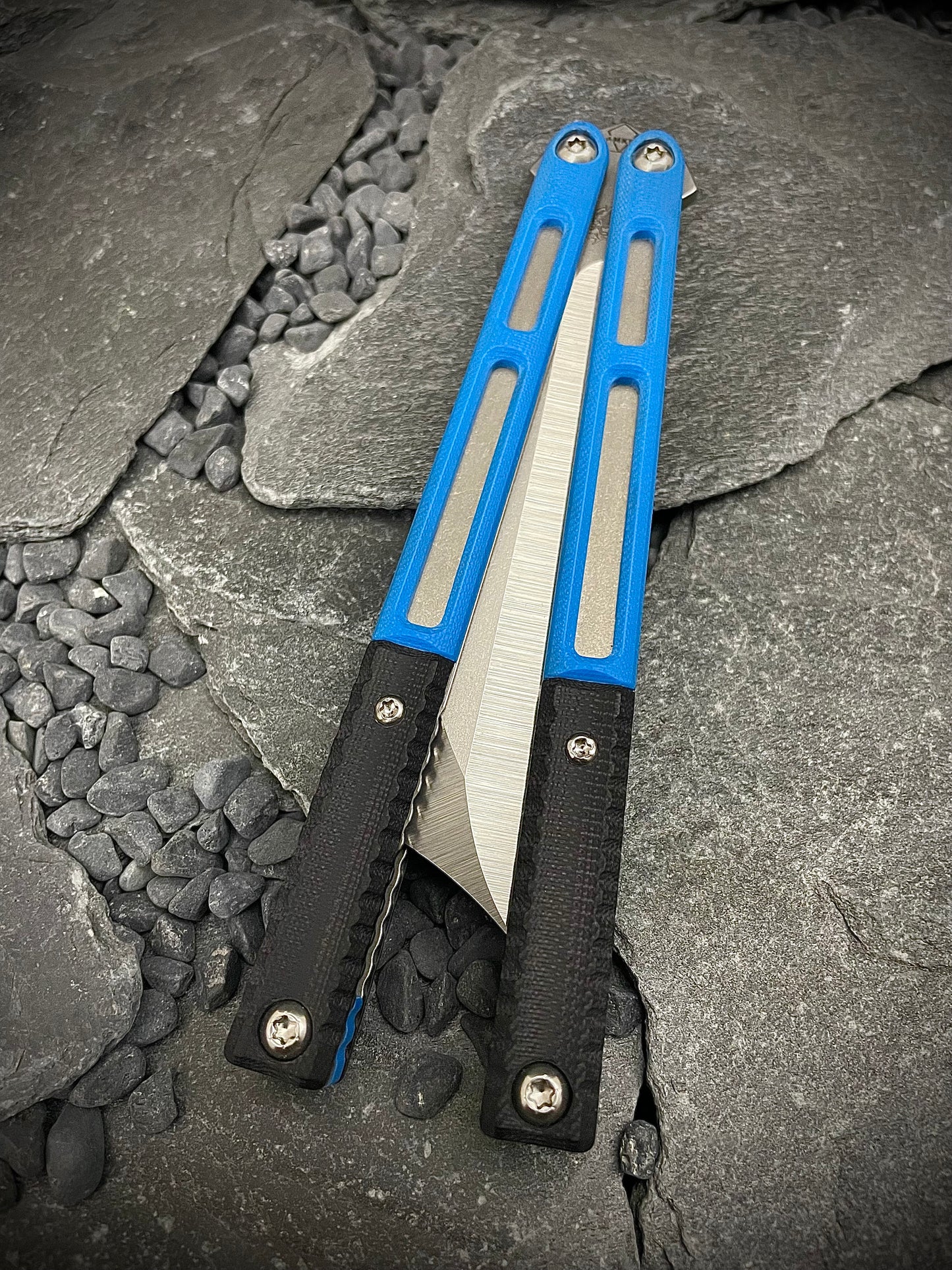 v2 AEON #010 (Dull Blade)